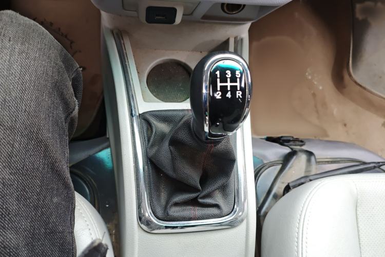 Used Jinbei New Hiace X30L 2018 1.5L Box Truck Business Edition DLCG14 Gear Lever