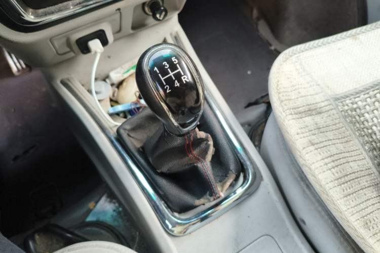 Used Jinbei New Hiace X30L 2018 1.3L Box Truck Wealth Edition DLCG12 Gear Lever