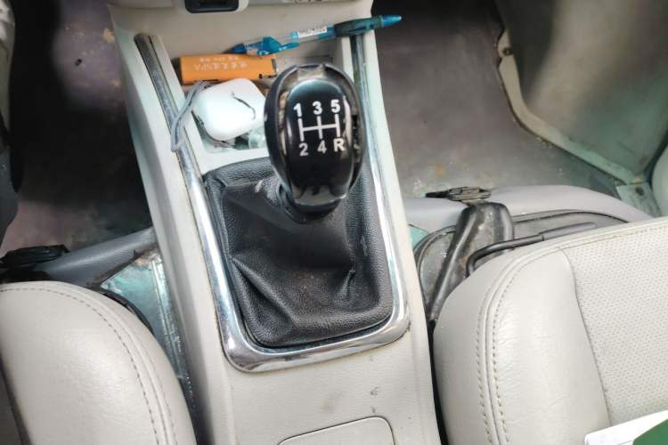 Used Jinbei New Hiace X30L 2018 1.5L Box Truck Business Edition Natural Gas DLCG14 Gear Lever
