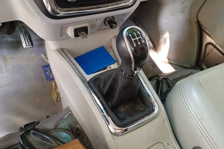 Used Jinbei New Hiace X30L 2018 1.5L Box Truck Wealth Edition Natural Gas DLCG14 Gear Lever