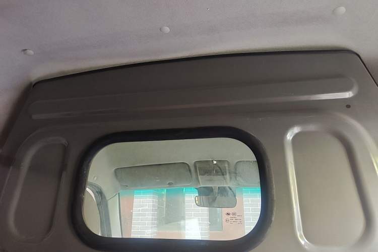 Used Jinbei New Hiace X30L 2018 1.5L Box Truck Wealth Edition DLCG14 Headliner