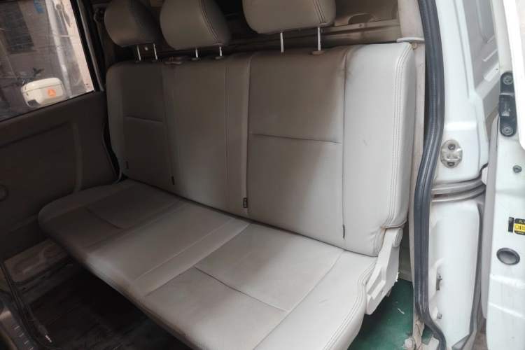 Used Jinbei New Hiace X30L 2018 1.5L Box Truck Wealth Edition DLCG14 Left Rear Seat