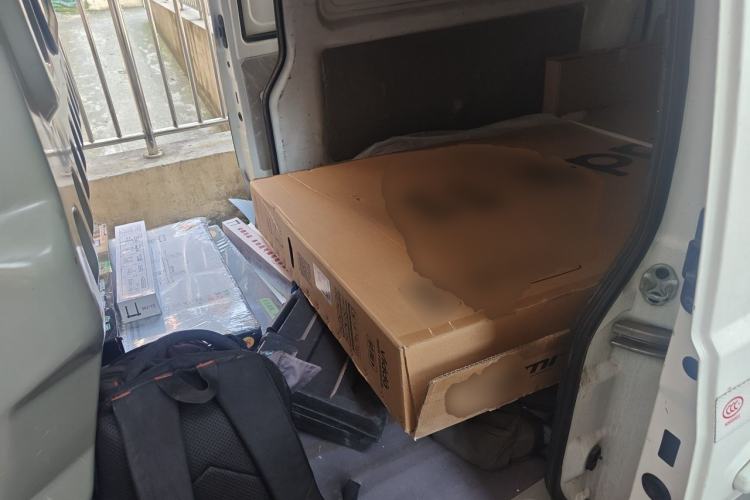 Used Jinbei New Hiace X30L 2018 1.5L Box Truck Wealth Edition DLCG14 Left Rear Seat