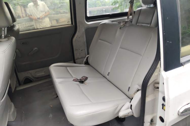 Used Jinbei New Hiace X30L 2018 1.5L Box Truck Business Edition Natural Gas DLCG14 Left Rear Seat