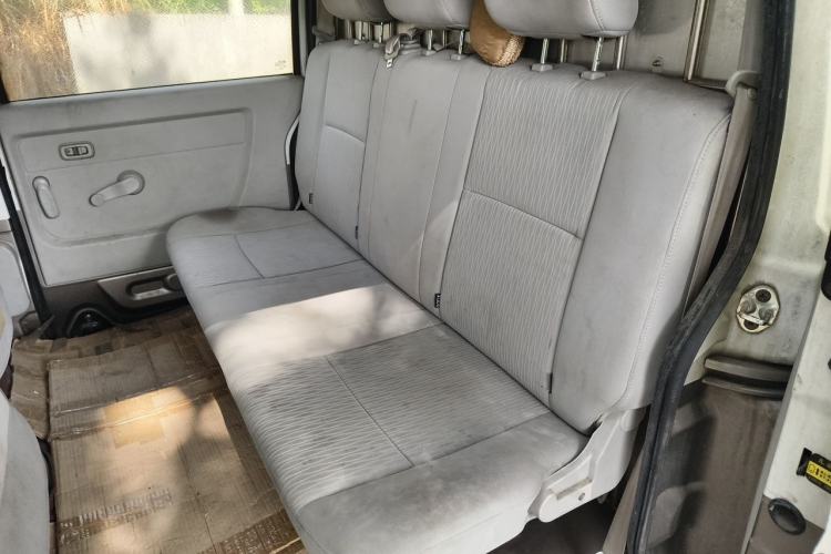 Used Jinbei New Hiace X30L 2018 1.5L Box Truck Wealth Edition DLCG14 Left Rear Seat