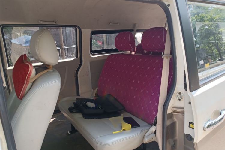 Used Jinbei New Hiace X30L 2018 1.5L Box Truck Wealth Edition Natural Gas DLCG14 Left Rear Seat