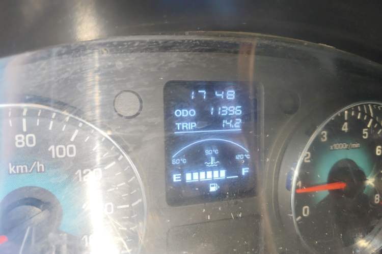 Used Jinbei New Hiace X30L 2018 1.5L Box Truck Wealth Edition Natural Gas DLCG14 Odometer Close Up