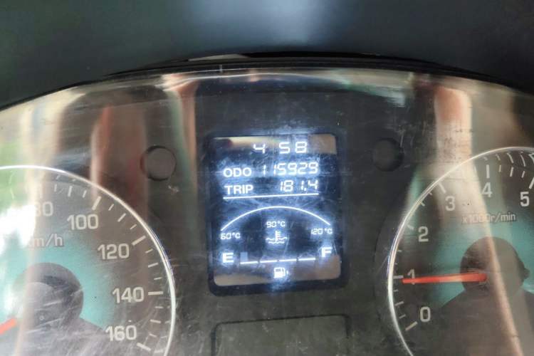 Used Jinbei New Hiace X30L 2018 1.5L Box Truck Business Edition Natural Gas DLCG14 Odometer Close Up