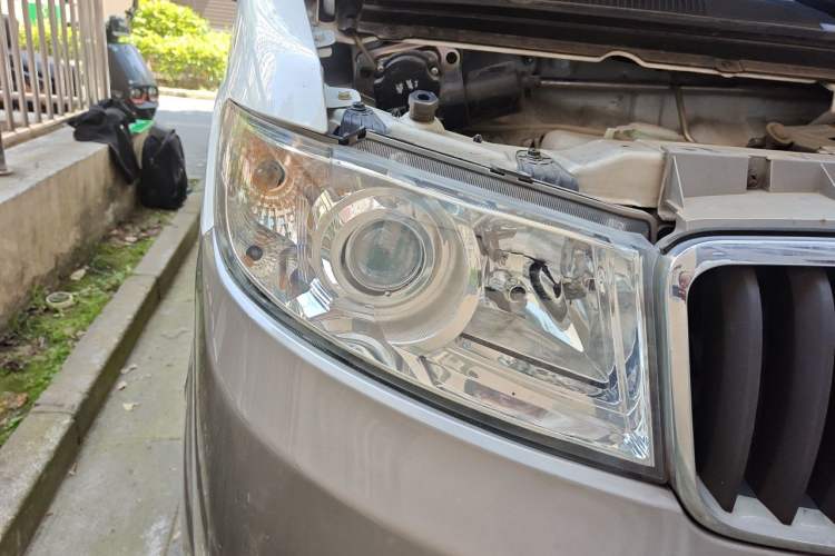 Used Jinbei New Hiace X30L 2018 1.5L Box Truck Wealth Edition DLCG14 Right Front Headlight