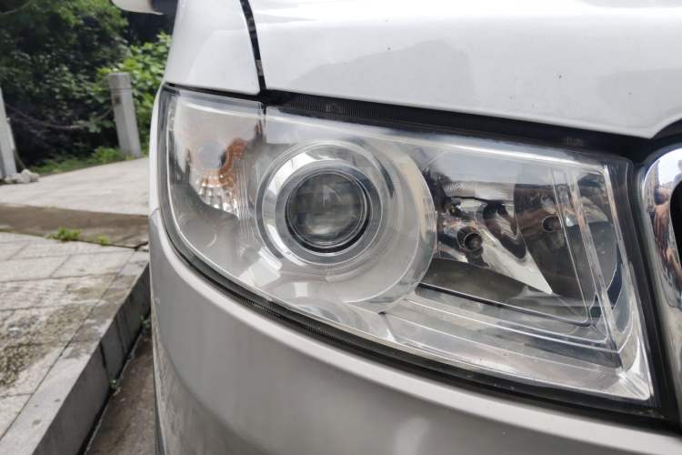 Used Jinbei New Hiace X30L 2018 1.5L Box Truck Business Edition Natural Gas DLCG14 Right Front Headlight