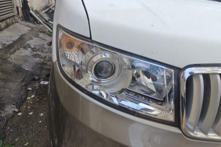 Used Jinbei New Hiace X30L 2018 1.5L Box Truck Wealth Edition DLCG14 Right Front Headlight