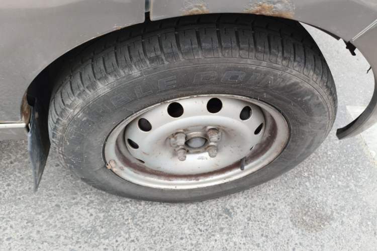 Used Jinbei New Hiace X30L 2018 1.3L Box Truck Wealth Edition DLCG12 Right Front Wheel Hub