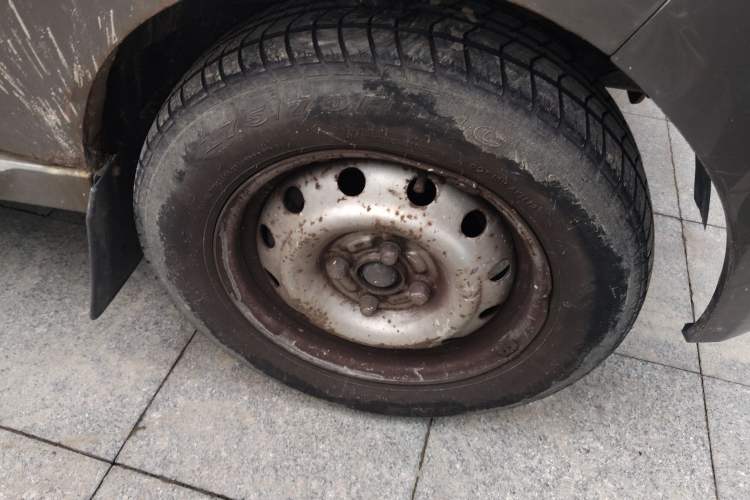 Used Jinbei New Hiace X30L 2018 1.5L Box Truck Wealth Edition DLCG14 Right Front Wheel Hub