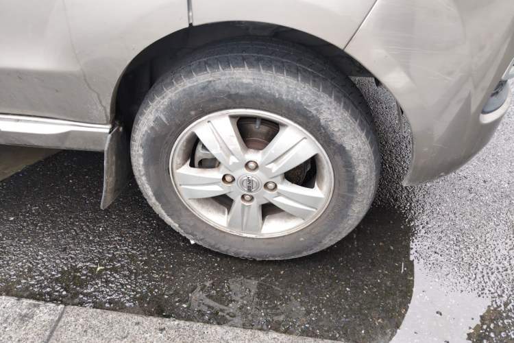 Used Jinbei New Hiace X30L 2018 1.5L Box Truck Business Edition Natural Gas DLCG14 Right Front Wheel Hub