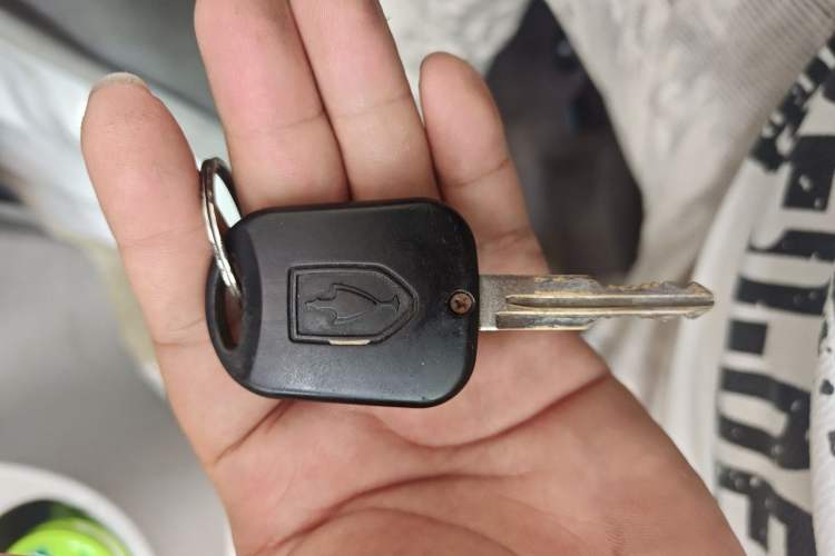 Used Jinbei New Hiace X30L 2018 1.5L Box Truck Wealth Edition DLCG14 Vehicle Key