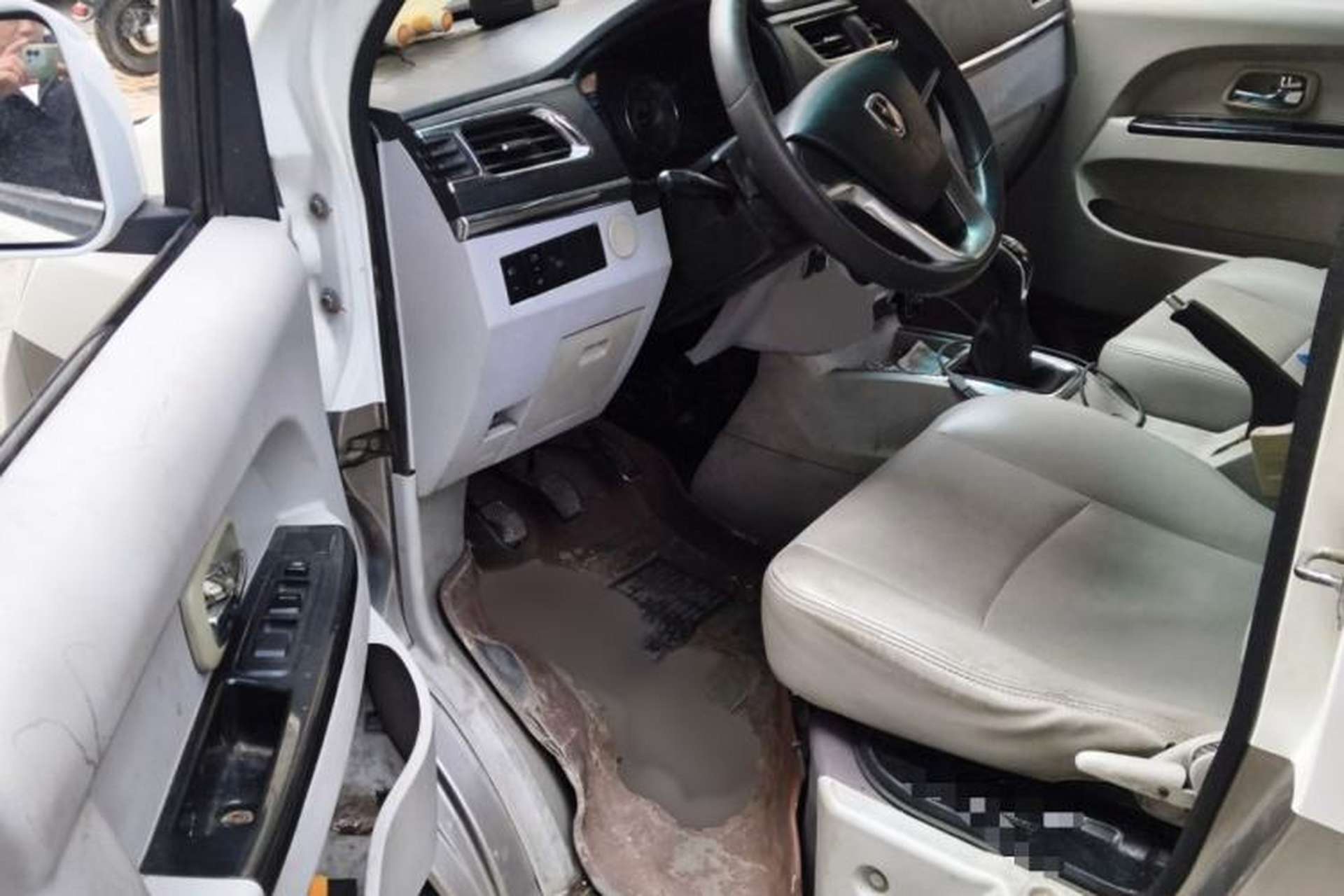 Used Jinbei New Hiace X30L 2018 1.5L Business Edition DLCG14 Interior 3