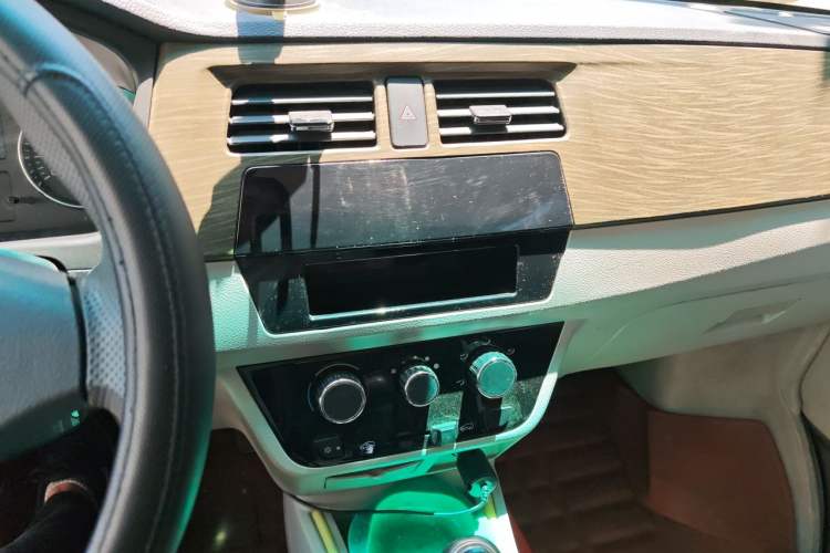 Used Jinbei New Hiace X30L 2019 1.5L Wealth Edition China VI SWC15M Audio And AC Panel