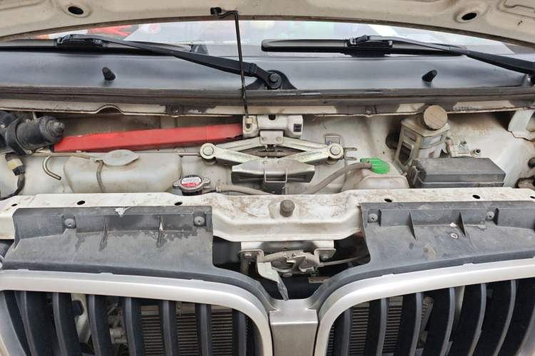 Used Jinbei New Hiace X30L 2019 1.5L Wealth Edition China VI SWC15M Engine Bay