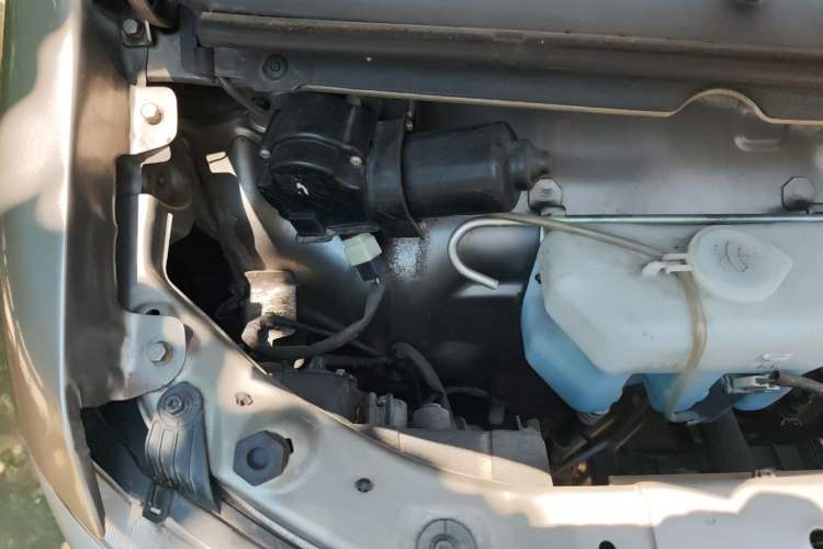 Used Jinbei New Hiace X30L 2019 1.5L Wealth Edition China VI SWC15M Engine Bay Right