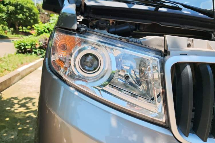 Used Jinbei New Hiace X30L 2019 1.5L Wealth Edition China VI SWC15M Right Front Headlight
