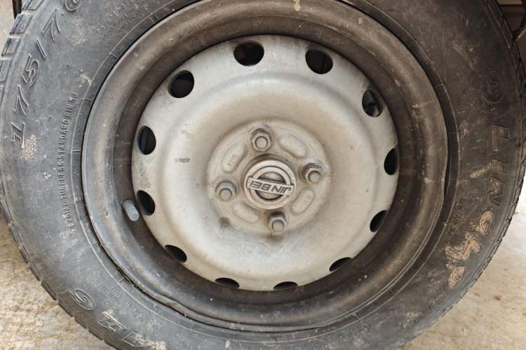 Used Jinbei New Hiace X30L 2019 1.5L Wealth Edition China VI SWC15M Right Front Wheel Hub