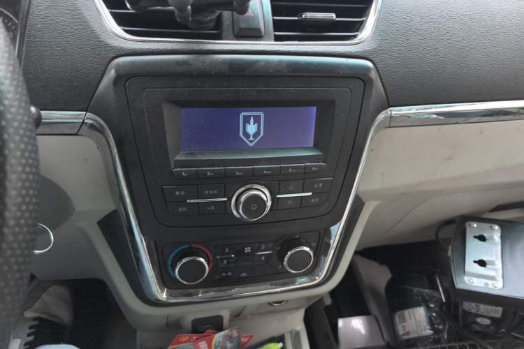 Used Jinbei New Hiace X30L 2019 1.5L Cargo Van Wealth Edition China VI SWC15M Audio And AC Panel
