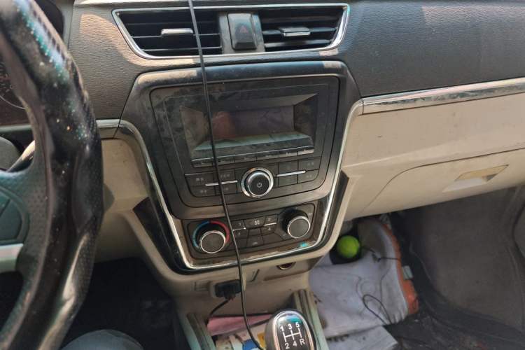 Used Jinbei New Hiace X30L 2019 1.5L Cargo Van Wealth Edition China VI SWC15M Audio And AC Panel
