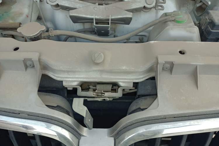 Used Jinbei New Hiace X30L 2019 1.5L Wealth Edition China VI SWC15M Engine Bay
