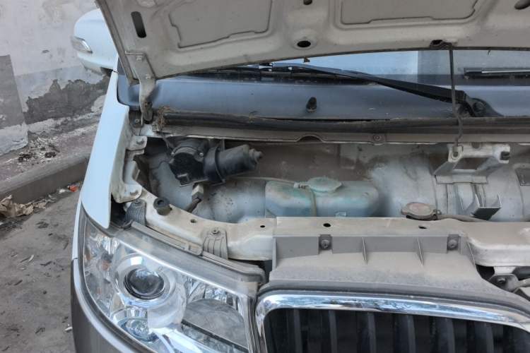 Used Jinbei New Hiace X30L 2019 1.5L Cargo Van Wealth Edition China VI SWC15M Engine Bay Right