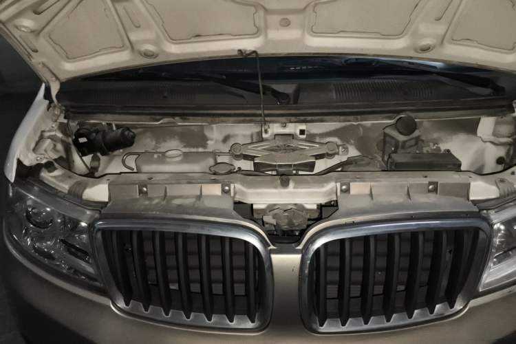 Used Jinbei New Hiace X30L  Engine Bay