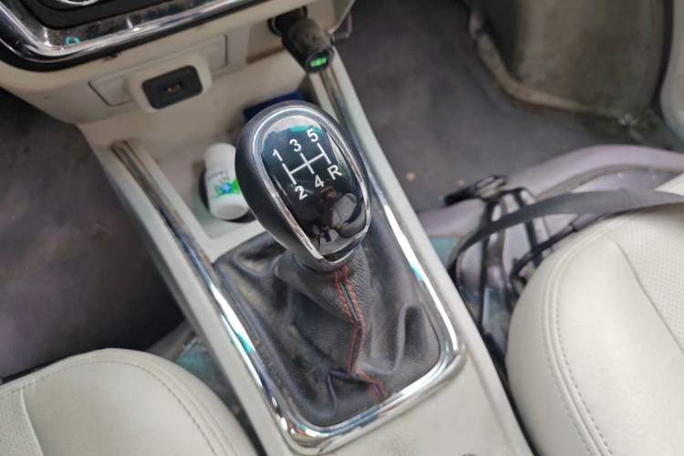 Used Jinbei New Hiace X30L 2019 1.5L Van Business Edition China VI SWC15M Gear Lever
