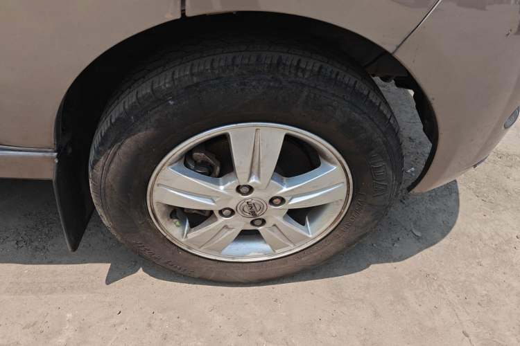 Used Jinbei New Hiace X30L  Right Front Wheel Hub