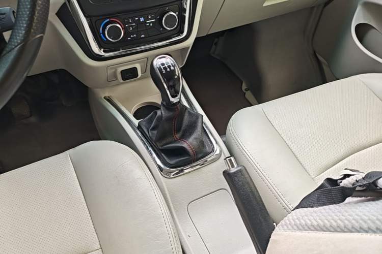 Used Jinbei New Hiace X30L 2019 1.5L Van Business Edition China VI SWC15M Gear Lever