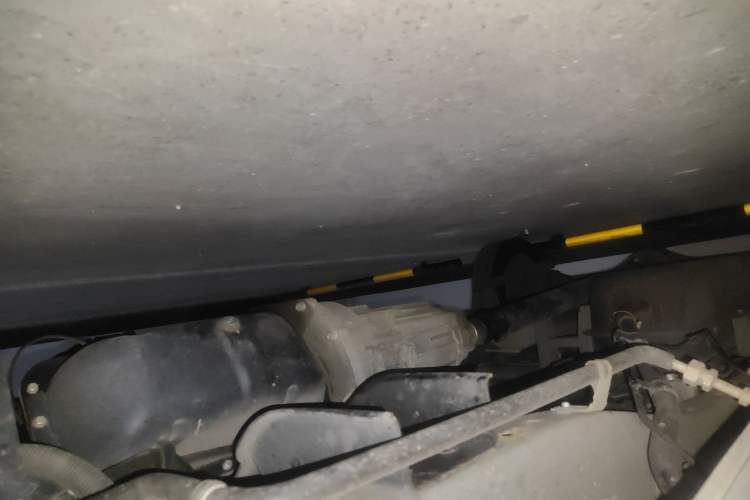 Used Jinbei New Hiace X30L 2019 1.5L Wealth Edition China VI SWC15M Chassis Front Right