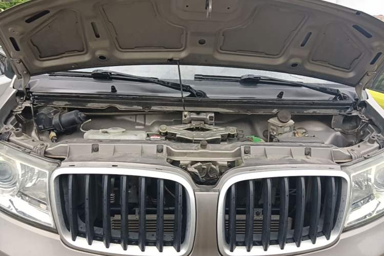 Used Jinbei New Hiace X30L 2019 1.5L Cargo Van Wealth Edition China VI SWC15M Engine Bay