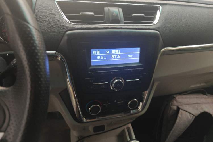 Used Jinbei New Hiace X30L 2019 1.5L Cargo Van Wealth Edition China VI SWC15M Audio And AC Panel