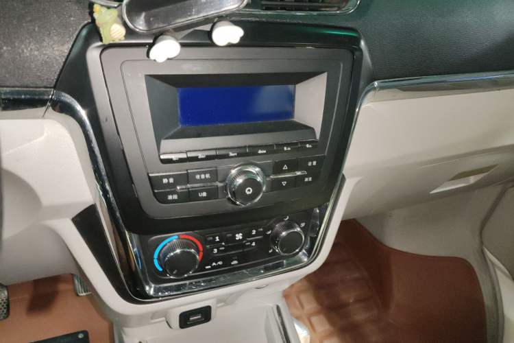 Used Jinbei New Hiace X30L 2019 1.5L Cargo Van Wealth Edition China VI SWC15M Audio And AC Panel