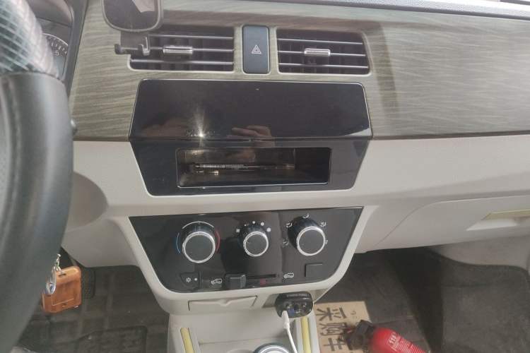 Used Jinbei New Hiace X30L 2019 1.5L Wealth Edition China VI SWC15M Audio And AC Panel
