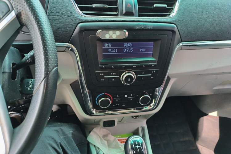 Used Jinbei New Hiace X30L 2019 1.5L Cargo Van Wealth Edition China VI SWC15M Audio And AC Panel