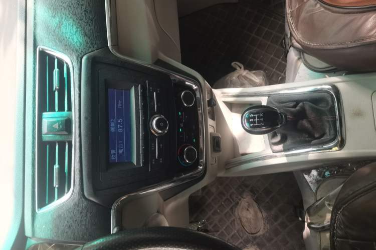 Used Jinbei New Hiace X30L 2019 1.5L Cargo Van Wealth Edition China VI SWC15M Audio And AC Panel