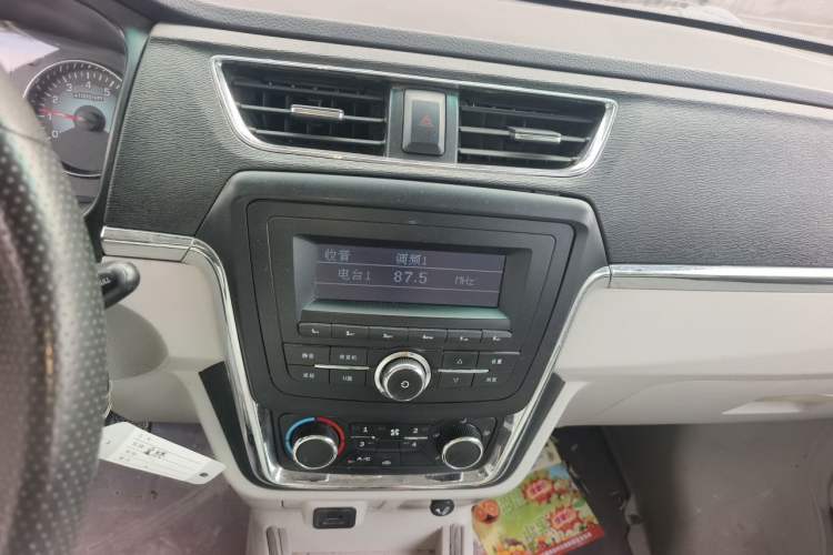 Used Jinbei New Hiace X30L 2019 1.5L Cargo Van Wealth Edition China VI SWC15M Audio And AC Panel