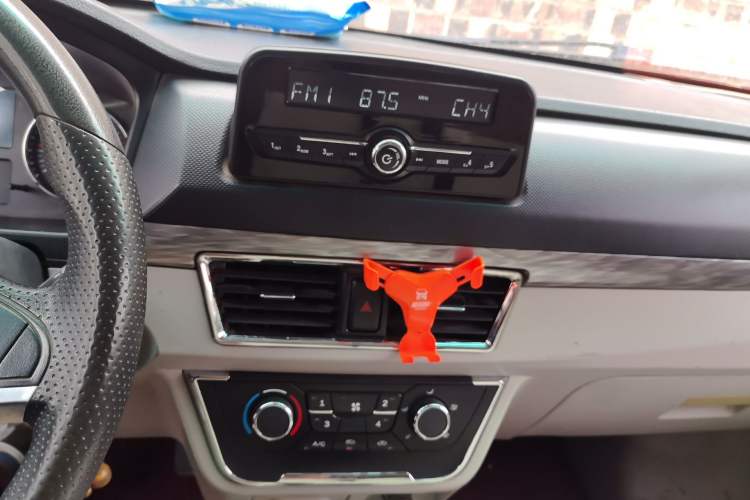 Used Jinbei New Hiace X30L 2019 1.5L Cargo Van Wealth Edition China VI SWC15M Audio And AC Panel