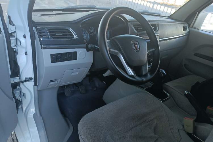 Used Jinbei New Hiace X30L 2019 1.5L Cargo Van Wealth Edition China VI SWC15M Center Console