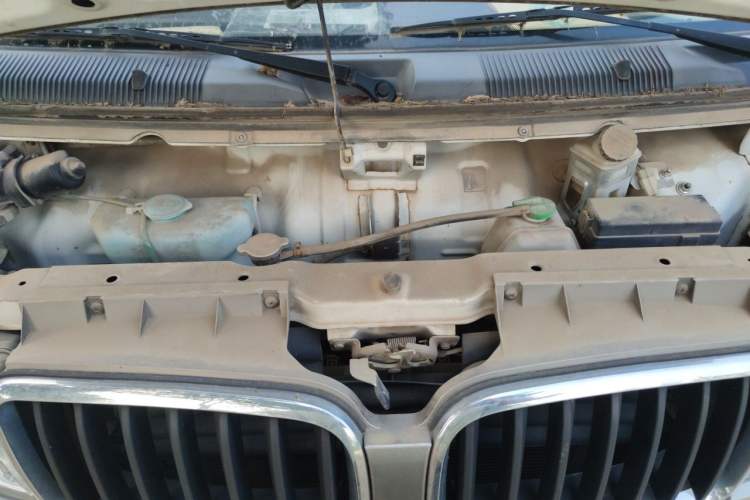 Used Jinbei New Hiace X30L  Engine Bay
