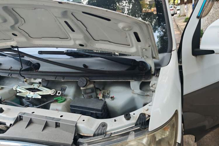Used Jinbei New Hiace X30L 2019 1.5L Wealth Edition China VI SWC15M Engine Bay Left