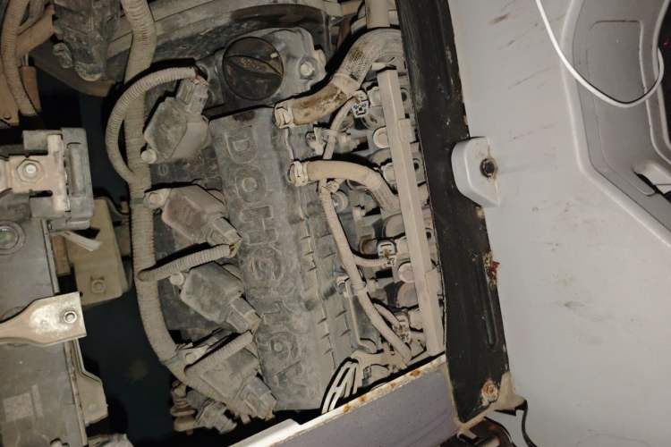 Used Jinbei New Hiace X30L 2019 1.5L Wealth Edition China VI SWC15M Engine Bay Right