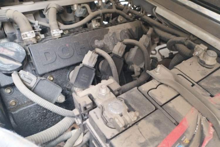 Used Jinbei New Hiace X30L 2019 1.5L Van Business Edition China VI SWC15M Engine Bay Right
