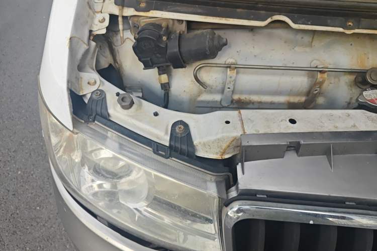 Used Jinbei New Hiace X30L 2019 1.5L Cargo Van Wealth Edition China VI SWC15M Engine Bay Right