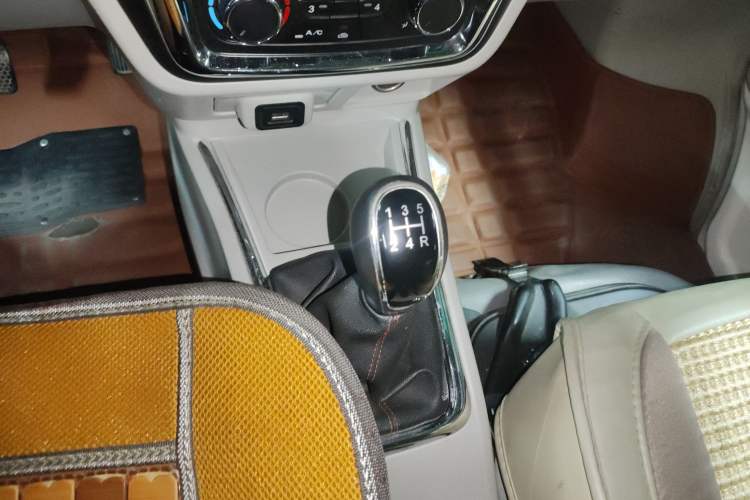 Used Jinbei New Hiace X30L 2019 1.5L Cargo Van Wealth Edition China VI SWC15M Gear Lever