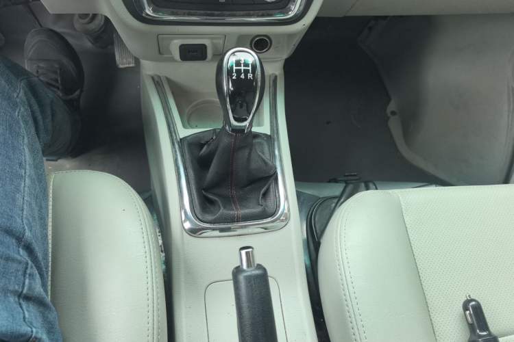 Used Jinbei New Hiace X30L 2019 1.5L Wealth Edition China VI SWC15M Gear Lever